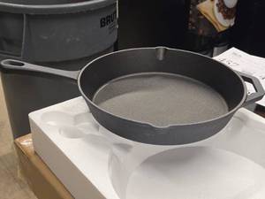 lot 457 image: Kitchen HQ 10 Cast Iron Pan