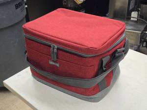 lot 539 image: Lock n Lock Insulated Cooler Bag 14 x 11 x 9