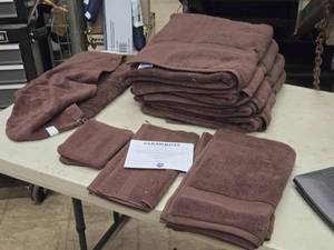 lot 528 image: Joy Bath & Towl Collection - Towels, Hand Towls, Wash Cloths, Rug 10-piece
