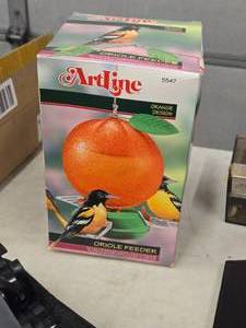 lot 516 image: Art Line Oriole Feeder (in original packaging)
