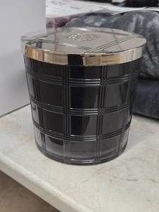 lot 520 image: Black Tie Scented Candle