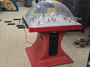 lot 360 image: Super Chexx USA vs. Canada Hockey Bubble Game Table  Coin Operated