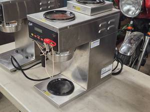 lot 389 image: Curtis NSF Commercial Automatic Coffee Brewer ALP3GT63A005 with (1) Lower and (2) Upper Warmers with Faucet
