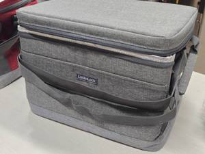 lot 542 image: Lock n Lock Insulated Cooler Bag 14 x 11 x 9