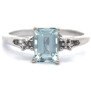 lot 29 image: Emerald Cut Aquamarine & Natural Diamond Estate Ring in White Gold