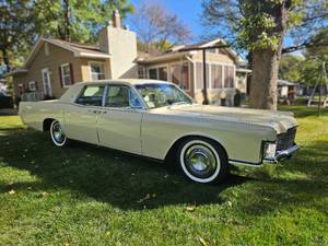 lot 1 image: 1969 Lincoln Continental Collector Car
