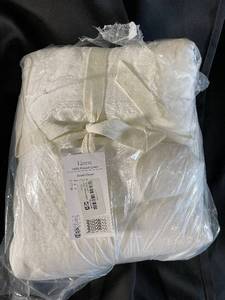 lot 20 image: 100 Percent French Linen King Duvet Cover - New in Package