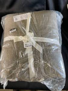 lot 51 image: KingCal King Linen Quilt - 100 Percent French Linen Front