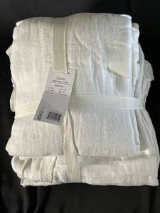 lot 69 image: King Size 100 Percent French Linen Sheet Set