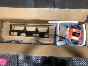 lot 35 image: VEVOR D43-F  Auger Customer Returns See Pictures