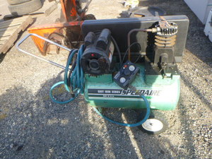 lot 252 image: Speedaire Air Compressor