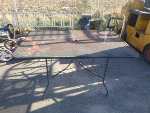 lot 258 image: Metal Patio Table