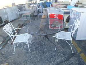 lot 261 image: Patio Table and Chairs