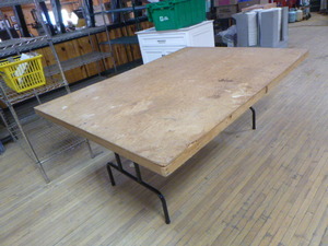 lot 14 image: Folding Table