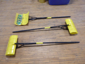 lot 19 image: 3 Amazing Rakes