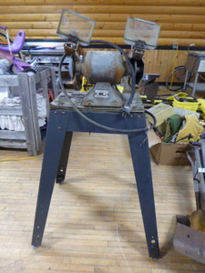 lot 38 image: Bench Grinder on Stand