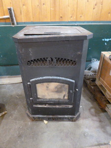 lot 51 image: Pelpro Pellet Stove