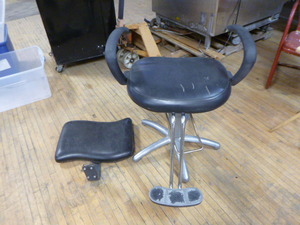 lot 62 image: Hydraulic Barbers Chair