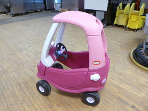 lot 68 image: Little Tykes Princess Cozy Coupe