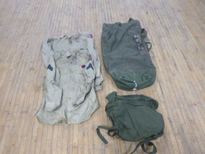 lot 73 image: 4 Military Pieces