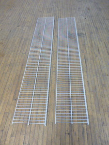 lot 78 image: 2 Wire  Shelves