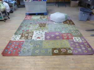 lot 89 image: Floral Heavy Duty Area Rug