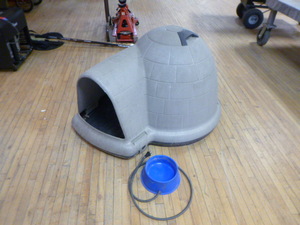lot 94 image: Dog House and Heated Water Bowl