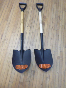 lot 198 image: 2 Quality Shield Spade Shovels