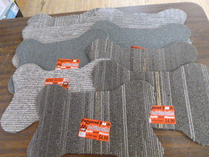 lot 210 image: 9 Pampered Pooch Food and Water Bowl Mats