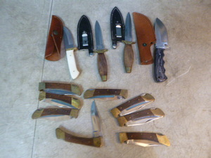 lot 219 image: Hunting Knives