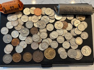 lot 24 image: Silver Canadian Dimes and Other Canadian Coins