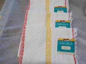 lot 57 image: Set of 3 The Pioneer Woman Sculpted...