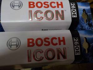 lot 72 image: 2 Bosch Icon 26 OE Wipers...