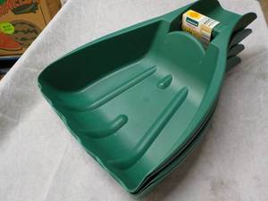 lot 147 image: 4 Leaf Scoops...