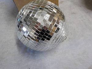 lot 160 image: Disco Ball 8...