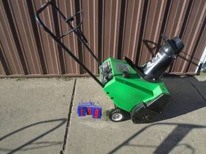 lot 109 image: Lawn Boy 320 electric start snow thrower. Used condition. Tested & works. As shown.