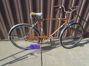 lot 110 image: Schwinn vintage mens bike. Good condition. Used. As shown.
