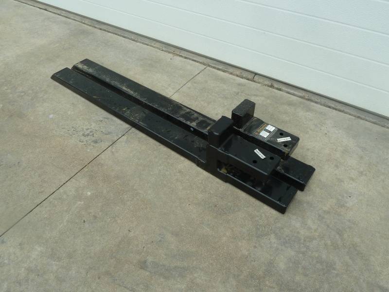 lot 32 image: Wolverine Bucket Fork Set 45