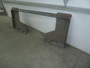 lot 224 image: Wolverine Skid Steer Back Plate  No Center