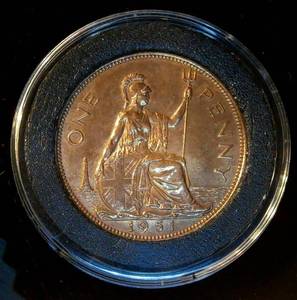 lot 22 image: Uncirculated 1951 UK Penny RedRB