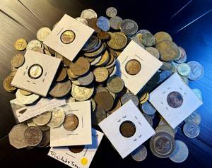 lot 24 image: 2.5 lbs (160 coins) Mixed Foreign Coinage, Few Duplicates, Wide Variety