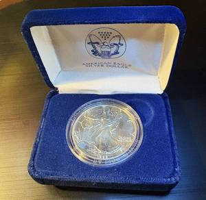 lot 50 image: BU 1988 Silver Eagle wDisplay, Box & Original Capsule, all in Mint Fresh Cond