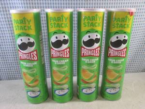 lot 225 image: (B-3) 4 Party Stack Size Pringles S...