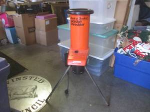 lot 2 image: (BR2) Black & Decker Garden Shredde...