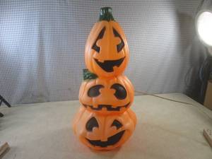 lot 6 image: (BS) Vintage Lightup Blow Mold Stac...