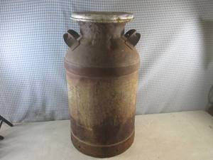 lot 8 image: (F-2) Vintage Metal Milk Can with L...