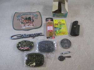 lot 18 image: (EW4) Lot of Misc Smalls Including ...