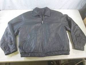 lot 78 image: (BR1) Croft & Barrow Leather Jacket...