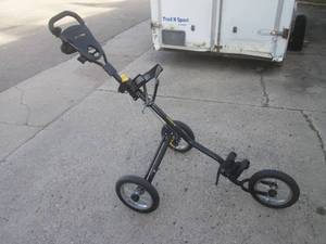 lot 105 image: (EC2) Tour Trek 3-Wheel Push Golf B...