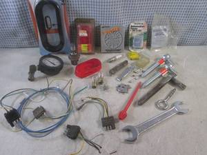 lot 185 image: (CS) Lot of Misc Small Items...
